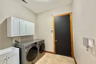 1S701 Eisenhower Rd, Oakbrook Terrace, IL 60181 - Photo 18
