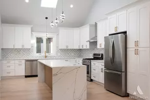 8416 Mansfield Ave, Burbank, IL 60459 - Photo 6