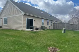 8225 Tremont Ln, Joliet, IL 60431 - Photo 20