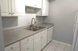 6182 Pinewood Ct, Willowbrook, IL 60527 - Photo 6