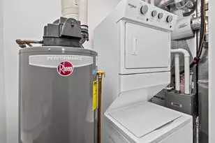 3087 N Elbridge Ave, Chicago, IL 60618 - Photo 8