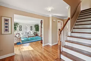 432 Whitney Dr, Barrington, IL 60010 - Photo 2