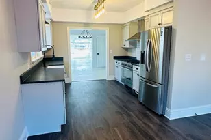 124 W Crystal Lake Ave S, Crystal Lake, IL 60014 - Photo 6