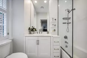70 E Cedar St, Chicago, IL 60611 - Photo 8