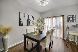 2426 Courtyard Cir, Aurora, IL 60506 - Photo 6