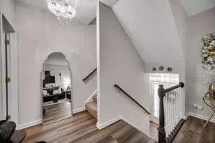 2426 Courtyard Cir, Aurora, IL 60506 - Photo 2