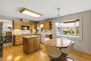18W276 Holly Ave, Darien, IL 60561 - Photo 8