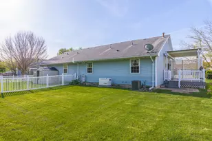 104 Susan Dr, Dwight, IL 60420 - Photo 2