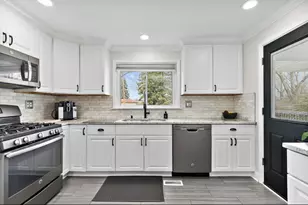 639 Braeburn Rd, East Dundee, IL 60118 - Photo 6