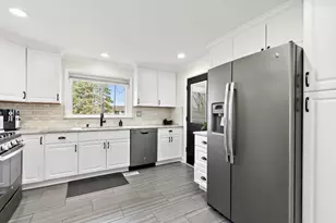 639 Braeburn Rd, East Dundee, IL 60118 - Photo 8