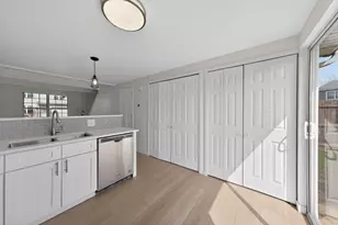 453 Normandie Ln, Round Lake, IL 60073 - Photo 4