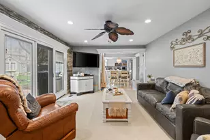 340 Stonehurst Ln, Roselle, IL 60172 - Photo 10