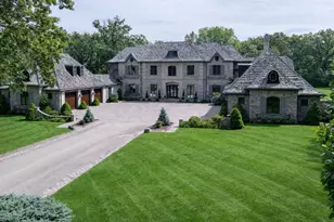 24 Bridlewood Rd, Northbrook, IL 60062 - Photo 1