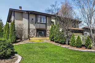 1170 Lancaster Ct, Hoffman Estates, IL 60195 - Photo 2