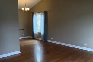 29W523 Winchester Circle, Warrenville, IL 60555 - Photo 2