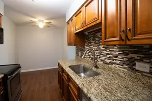 502 W Huntington Commons Rd, Mount Prospect, IL 60056 - Photo 2