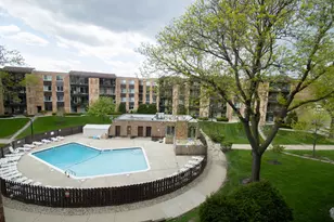 502 W Huntington Commons Rd, Mount Prospect, IL 60056 - Photo 10