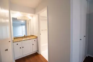 502 W Huntington Commons Rd, Mount Prospect, IL 60056 - Photo 8