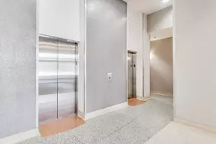 435 W Erie St, Chicago, IL 60654 - Photo 6