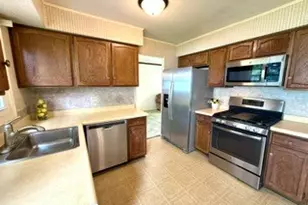 206 Ashland Ct, Vernon Hills, IL 60061 - Photo 6