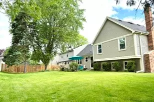 206 Ashland Ct, Vernon Hills, IL 60061 - Photo 12
