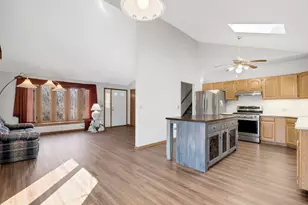 27W015 Manchester Rd, Winfield, IL 60190 - Photo 4