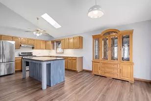 27W015 Manchester Rd, Winfield, IL 60190 - Photo 6