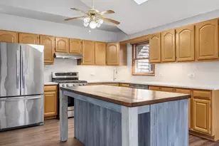 27W015 Manchester Rd, Winfield, IL 60190 - Photo 8