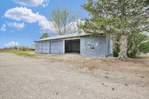 2279 E 500N Rd, Paxton, IL 60957 - Photo 2