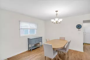 705 Cumberland St, Hoffman Estates, IL 60169 - Photo 10