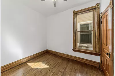 1042 W Barry Avenue, Chicago, IL 60657 - Photo 8