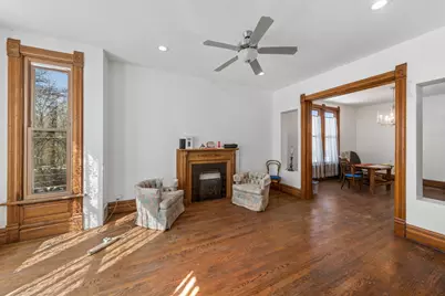 1042 W Barry Avenue, Chicago, IL 60657 - Photo 4