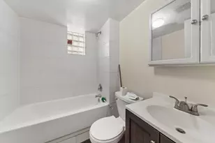 1042 W Barry Ave, Chicago, IL 60657 - Photo 20