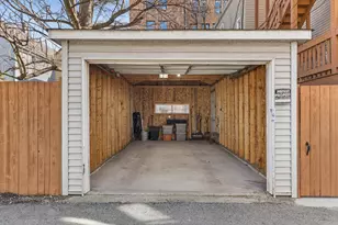 1042 W Barry Ave, Chicago, IL 60657 - Photo 12