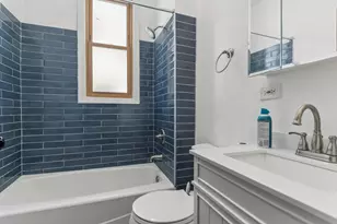 1042 W Barry Ave, Chicago, IL 60657 - Photo 6