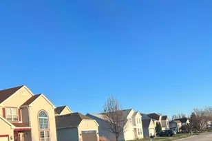 87 S Savannah Pkwy, Round Lake, IL 60073 - Photo 18