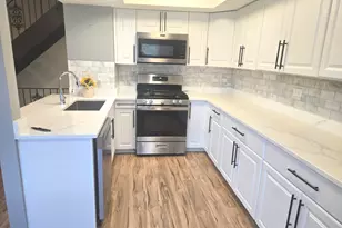 360 Inverrary Ln, Deerfield, IL 60015 - Photo 2