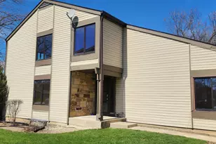 548 Alton Ct, Carol Stream, IL 60188 - Photo 2