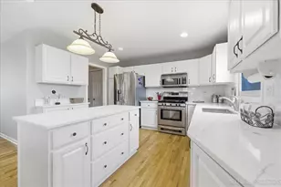 2984 Marshfield Ct, Elgin, IL 60124 - Photo 10