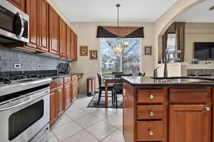 2072 Inverness Dr, Vernon Hills, IL 60061 - Photo 4
