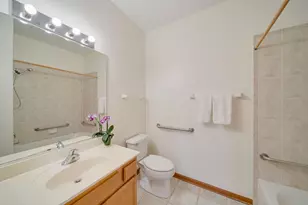 2370 Carillon Dr, Grayslake, IL 60030 - Photo 18