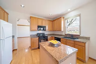 2370 Carillon Dr, Grayslake, IL 60030 - Photo 12