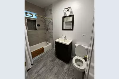 7031 N Sheridan Road #2E, Chicago, IL 60626 - Photo 6