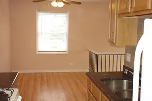 300 Meadow Ct, Vernon Hills, IL 60061 - Photo 4