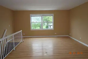 300 Meadow Ct, Vernon Hills, IL 60061 - Photo 6