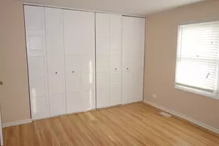 300 Meadow Ct, Vernon Hills, IL 60061 - Photo 32