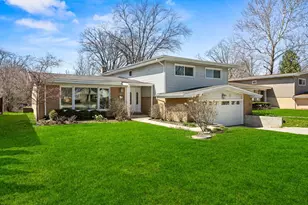 215 Hibbard Rd, Wilmette, IL 60091 - Photo 2