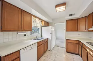 817 Belair Dr, Darien, IL 60561 - Photo 8