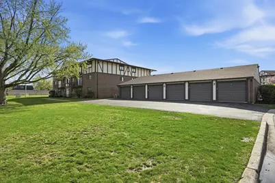 11042 S Theresa Circle #1C, Palos Hills, IL 60465 - Photo 2