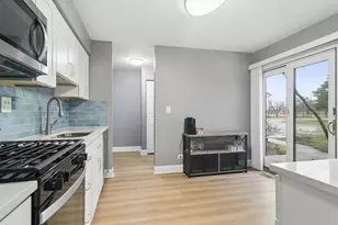 927 Hidden Lake Dr, Buffalo Grove, IL 60089 - Photo 6